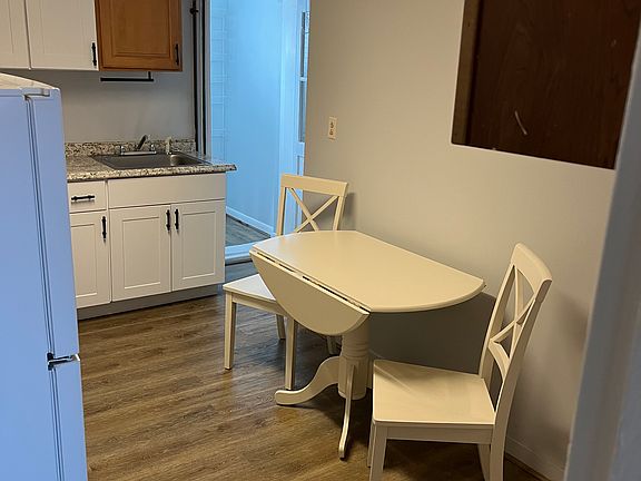 2nd image of 2535 Fleet St APT 2