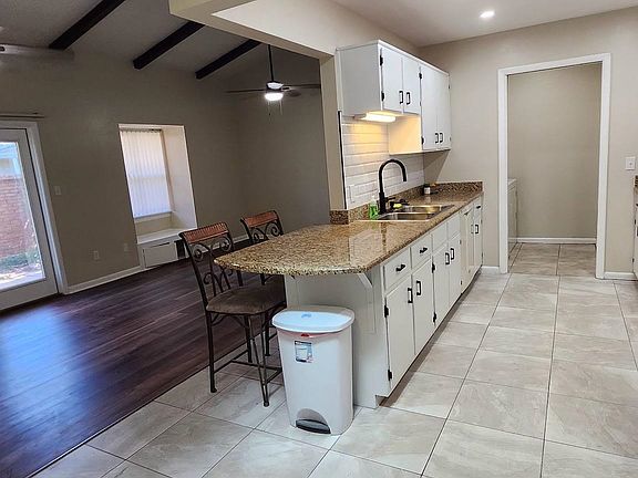 2nd image of 148 SE Villas Ct APT B