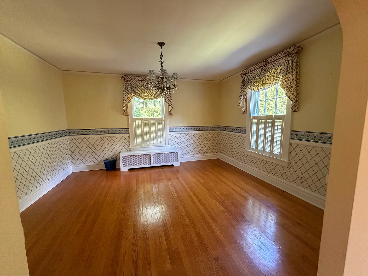 3 bed, 1.5 bath, 2328 sqft, $2,190 — Photo 4