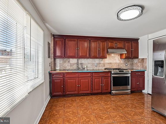 4th image of 7905 Eastdale Rd