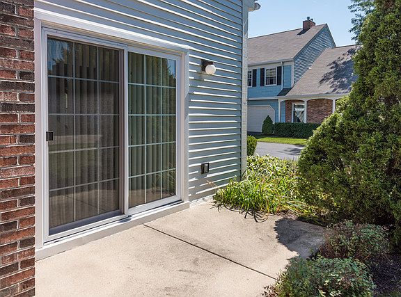 5th image of 2S727 Timber Dr