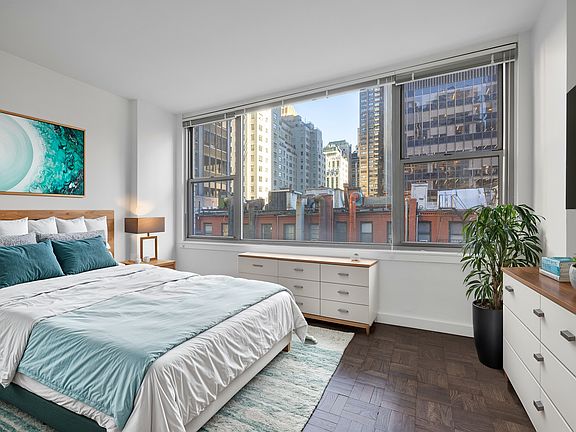 4th image of 65 W 55th St APT 6K