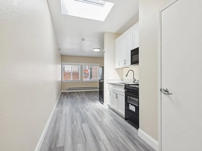 2070 University Avenue — Photo 14