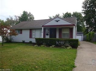 946 Oakwood Dr, Elyria, OH 44035