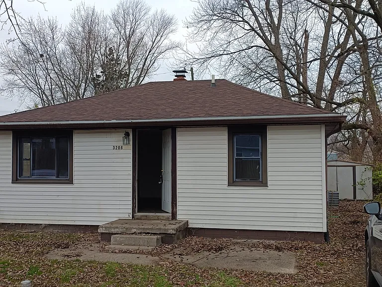 3206 S Temple Ave — Photo 1