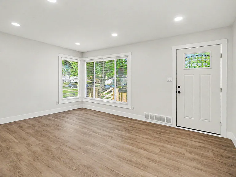 27157 Lucerne Dr — Photo 7
