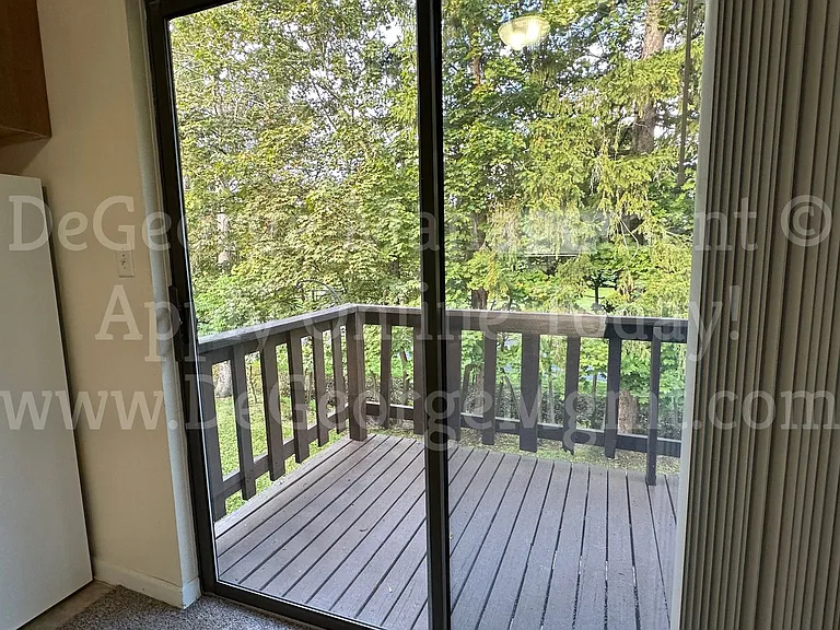 Parkway Apartments — Photo 6