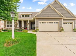 1208 Northview Dr, Oconomowoc, WI 53066