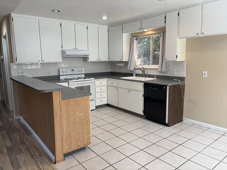 2930 Weswin Ct — Photo 4
