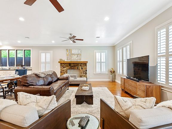 3rd image of 409 W College St