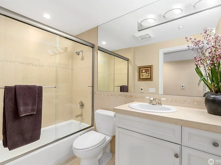 2100 Thorndyke Ave W #101 — Photo 22