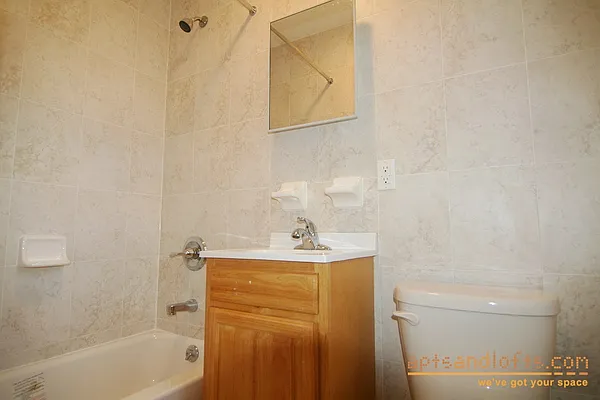 Rented by aptsandlofts.com | media 18