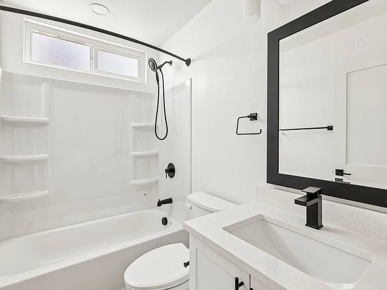 The Crest |NEWLY Renovated Studios, Lofts, 1, 2 & 3 Bedroom Homes Near the Beach — Photo 92