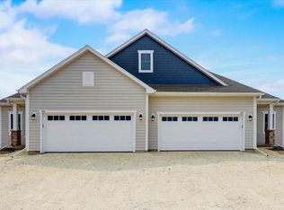 805 Bridlewood Dr BUILDING 11, Hartford, WI 53027