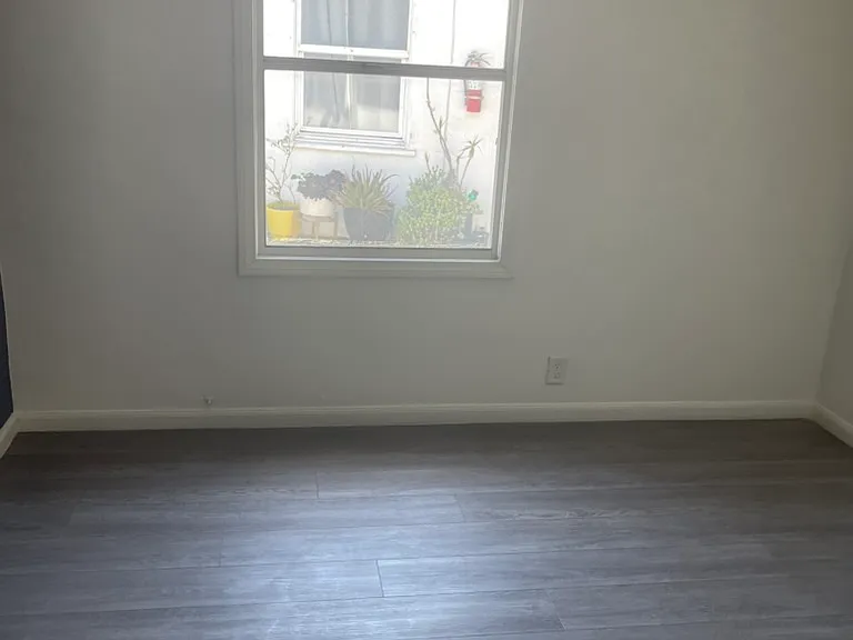 1812 S Curson Ave — Photo 4