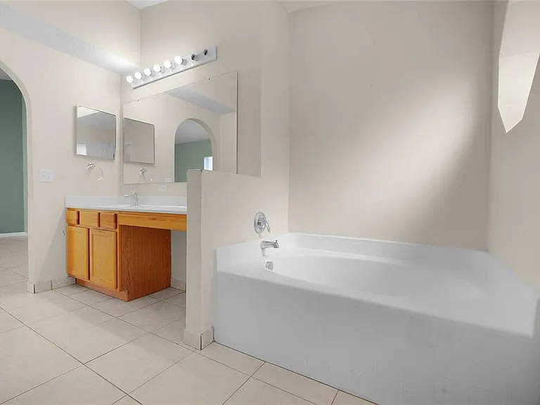 265 Jocelyn Dr — Photo 30