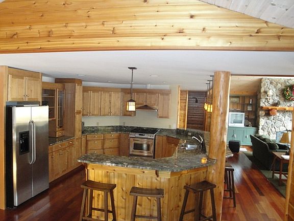 3rd image of 184 Algonquin Dr