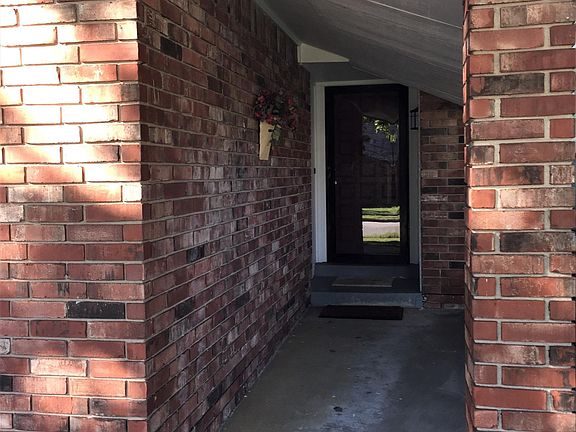 3rd image of 2900 E Knoxville St