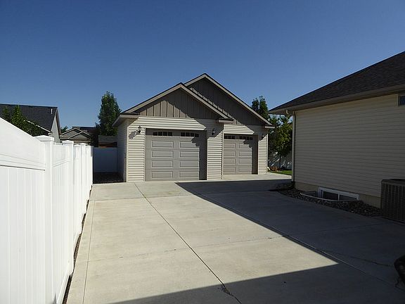 Additional garage/shop