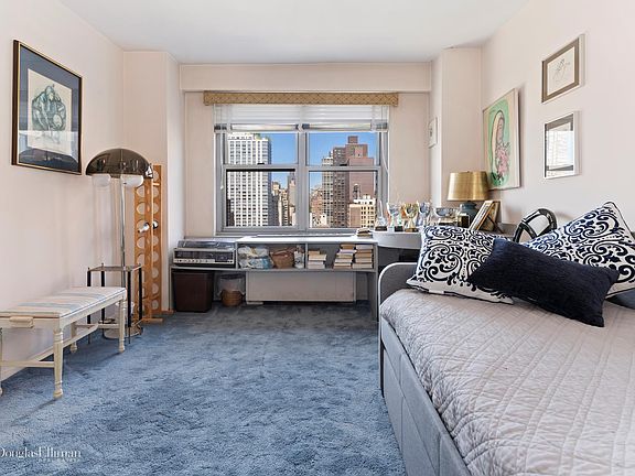 5th image of 1325 1st Ave #C2000