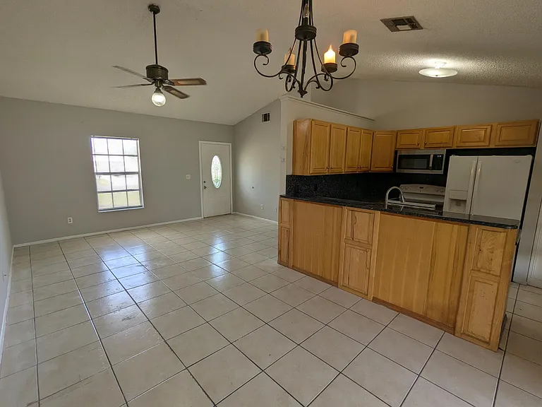 554 SW Lakehurst Dr — Photo 6