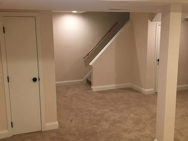 438 W Chestnut St — Photo 23