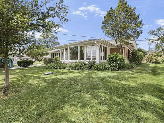 2nd image of 286 Lakeshore Dr W