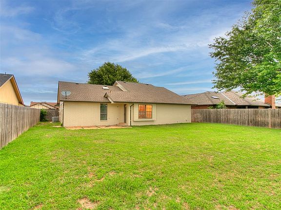 5th image of 3128 SW 100th Pl