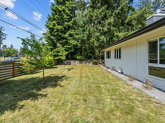 4th image of 6027 176th St SW