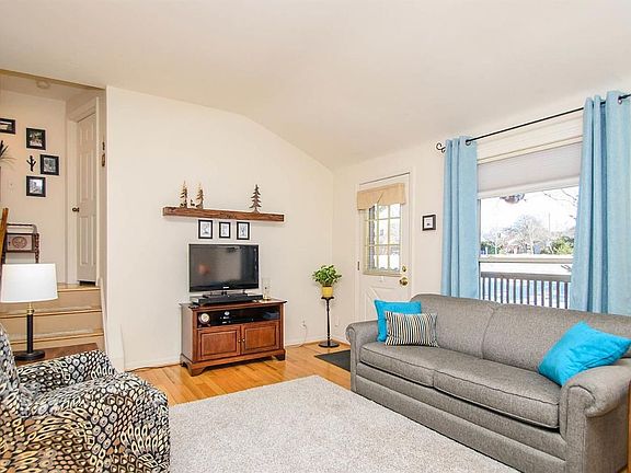 5th image of 2335 Fernwood Ave