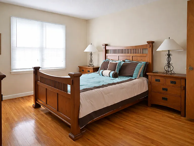 Lake Hill Apartments — Photo 19