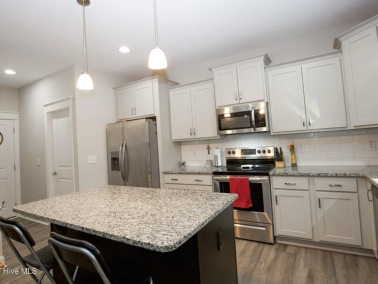 643 Lilac Ln — Photo 13
