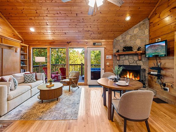 3rd image of 2461 Shady Creek Way