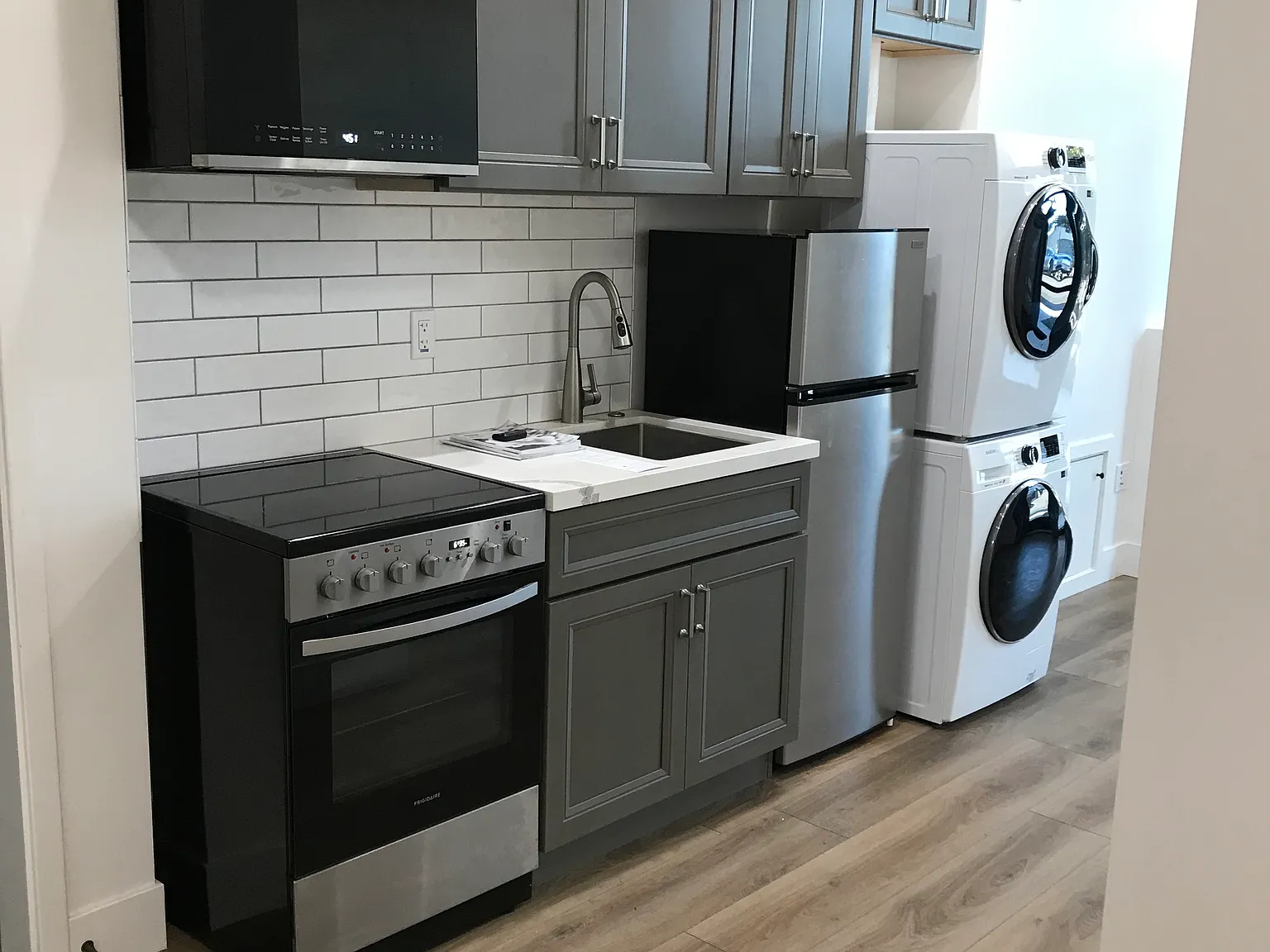 1 bed, 450 sqft, $1,950 — Photo 2