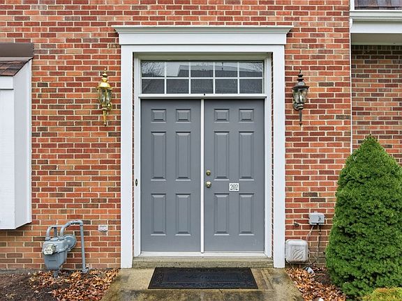 4th image of 202 Boxwood Ct