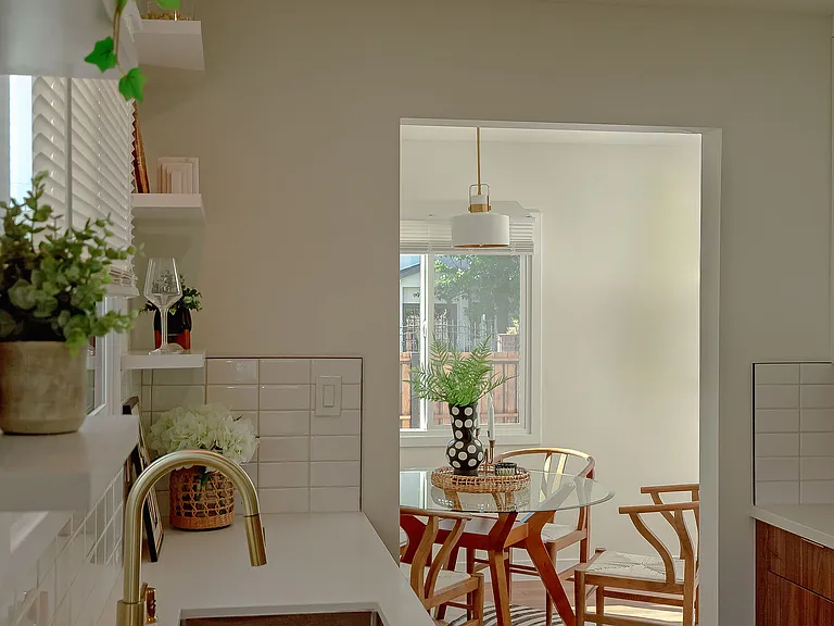2046 S Burnside Ave — Photo 25
