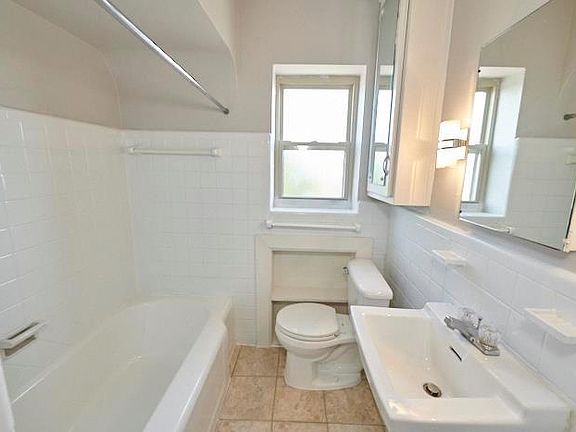 4th image of 5841 Lindenwood Ave APT 3W