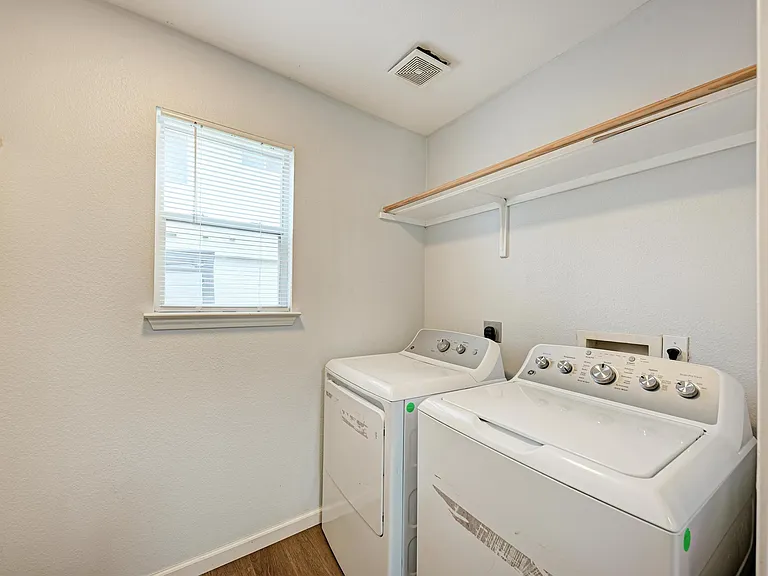 125 Holland St — Photo 35