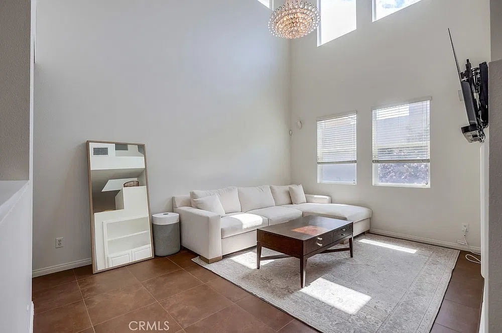 2 bed, 2.5 bath, 1664 sqft, $3,800 — Photo 4