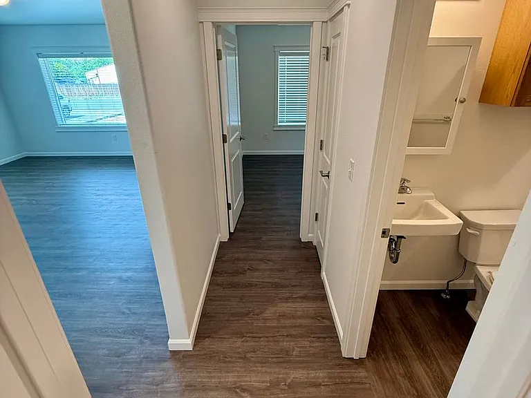 1329 Elm St — Photo 29