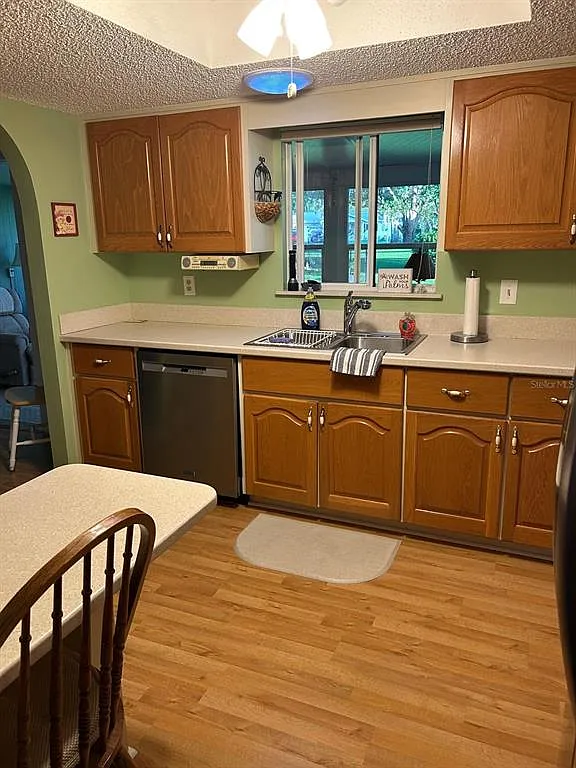 2 bed, 2.0 bath, 1296 sqft, $1,850 — Photo 2