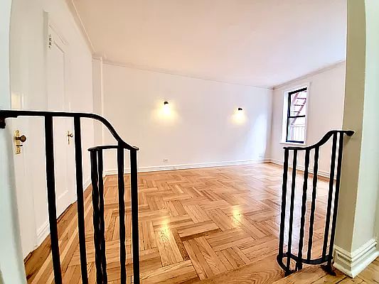 3rd image of 115 Payson Ave APT 2-B