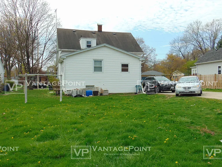 1163 McCormick St — Photo 4