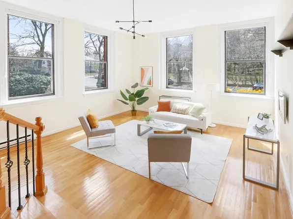 1 School St APT 201, Arlington, MA 02476