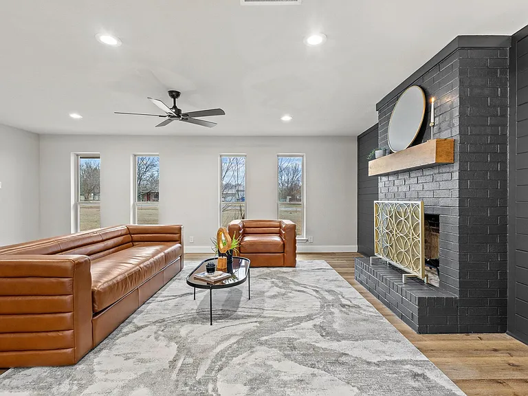 3327 Carriage Cir — Photo 10