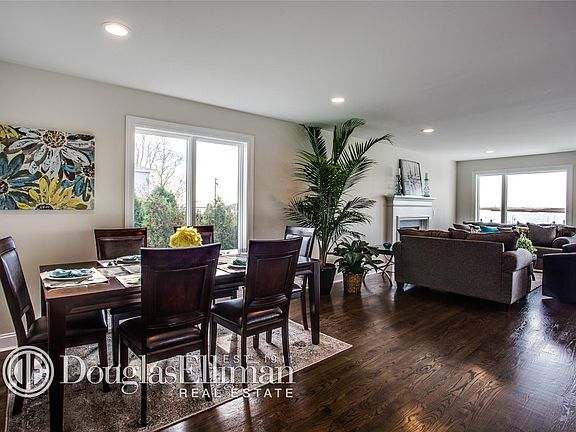 4th image of 48 Brockmeyer Dr