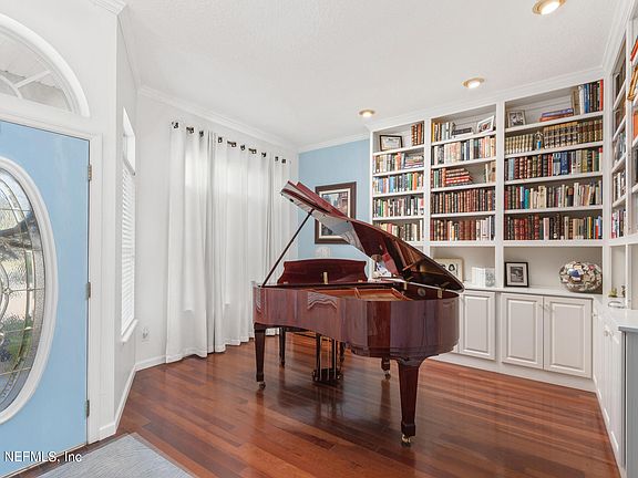3rd image of 137 SOUTH BEACH Drive