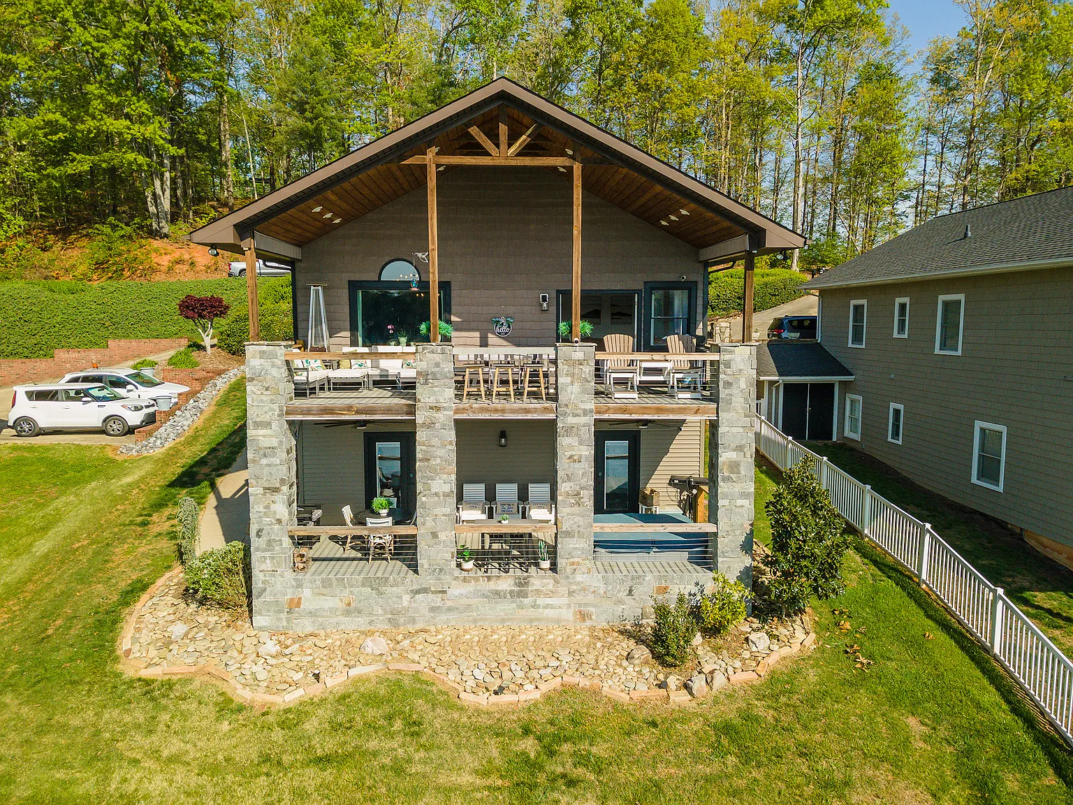 845 Lake Club Dr — Photo 2