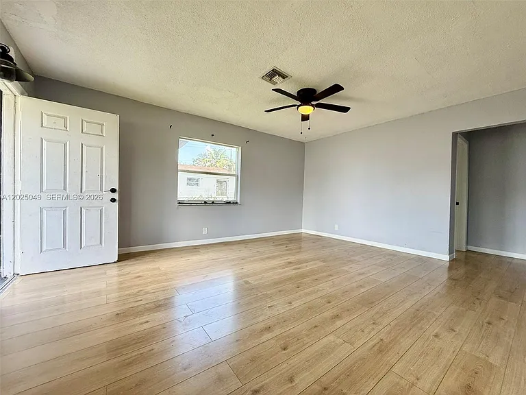 4030 SW 28th St — Photo 1