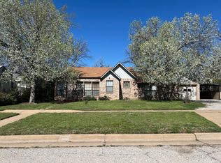 907 Shawnee St, Graham, TX 76450